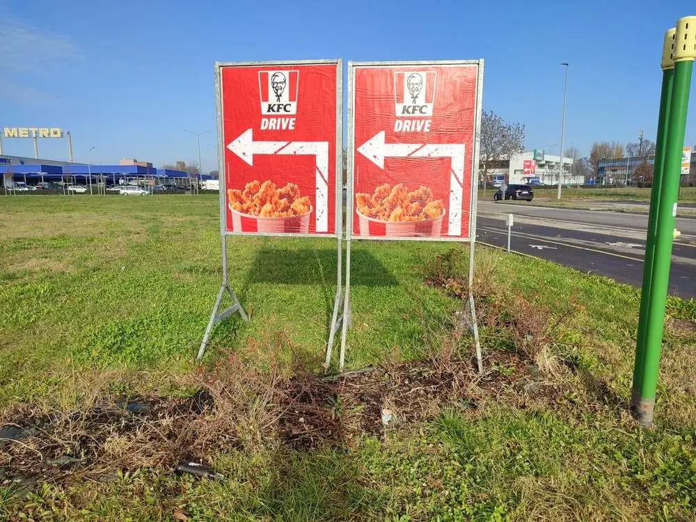 Cavalletti direzionali KFC Drive