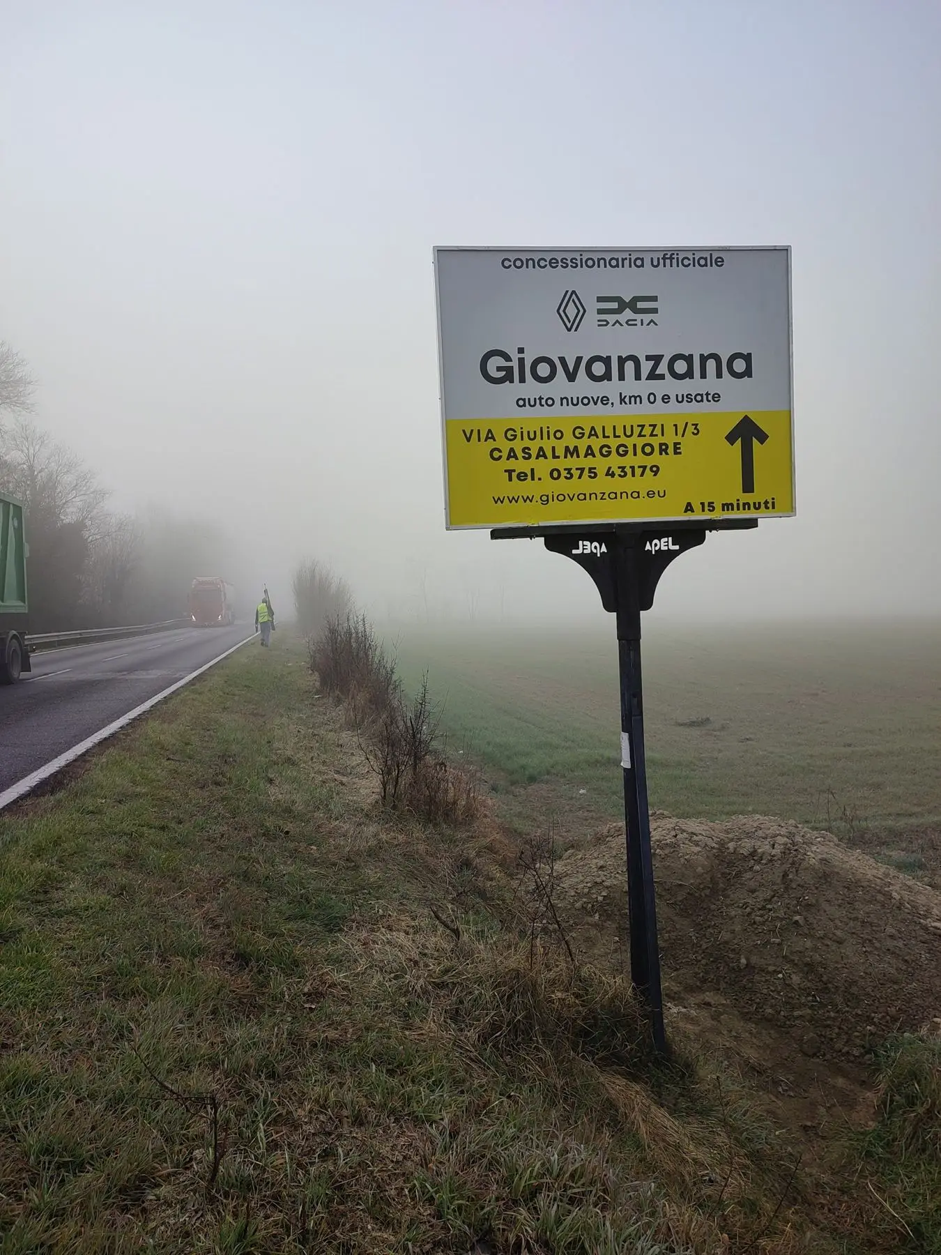 Preinsegna Giovanzana nella nebbia, Casalmaggiore (CR)