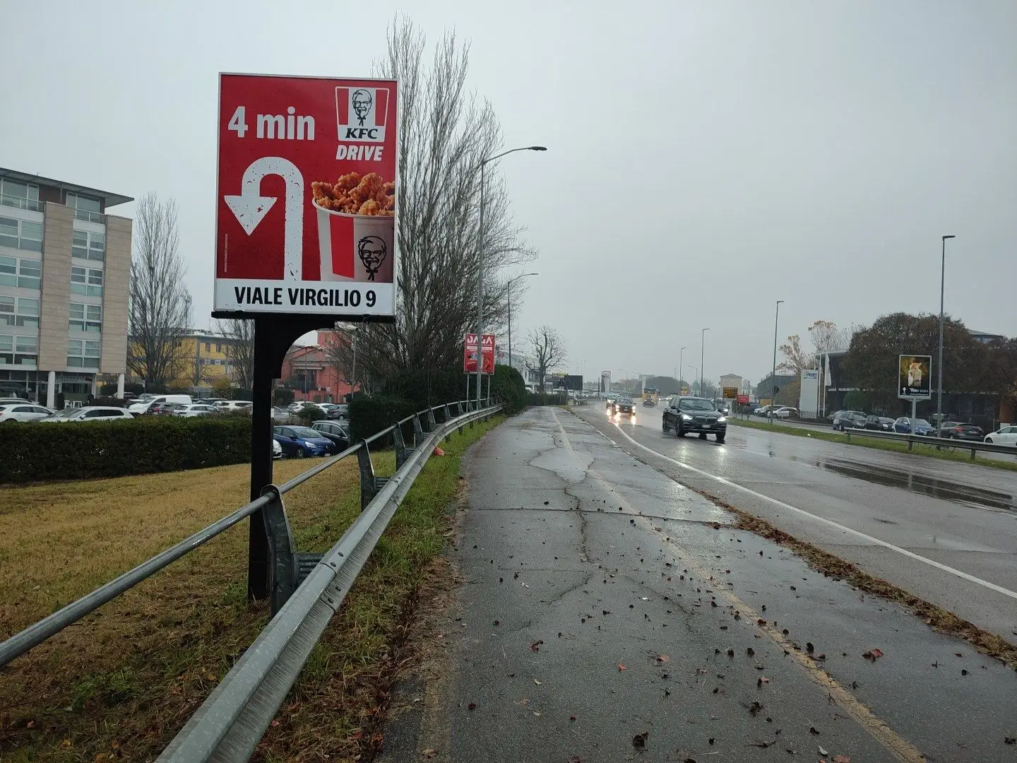 Preinsegna KFC: 4 minuti